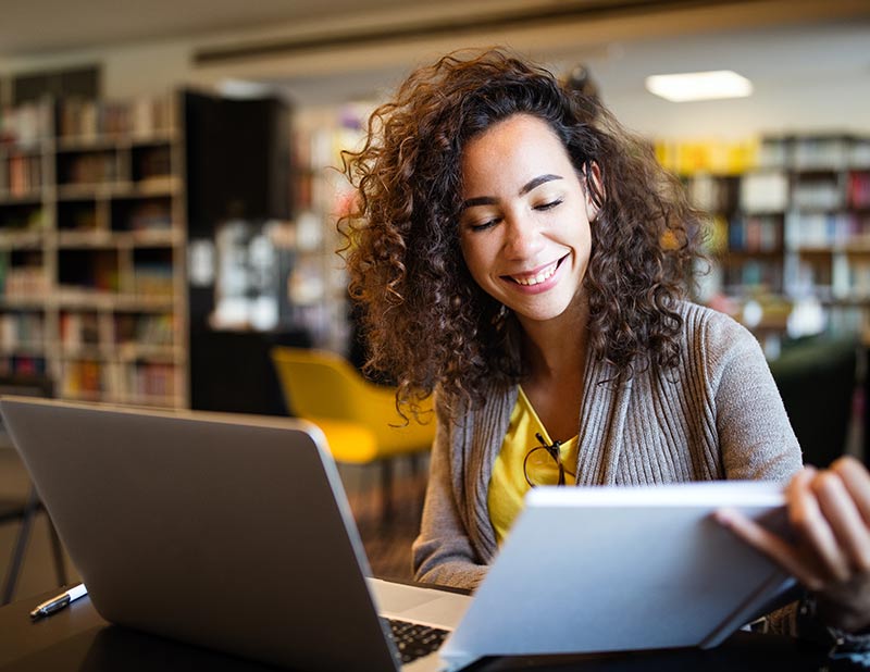 Dolmetscherin in der Online-Ausbildung