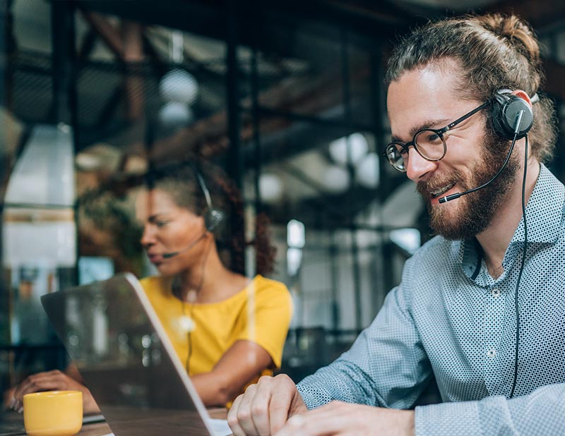 Übersetzer bei der Online-Arbeit