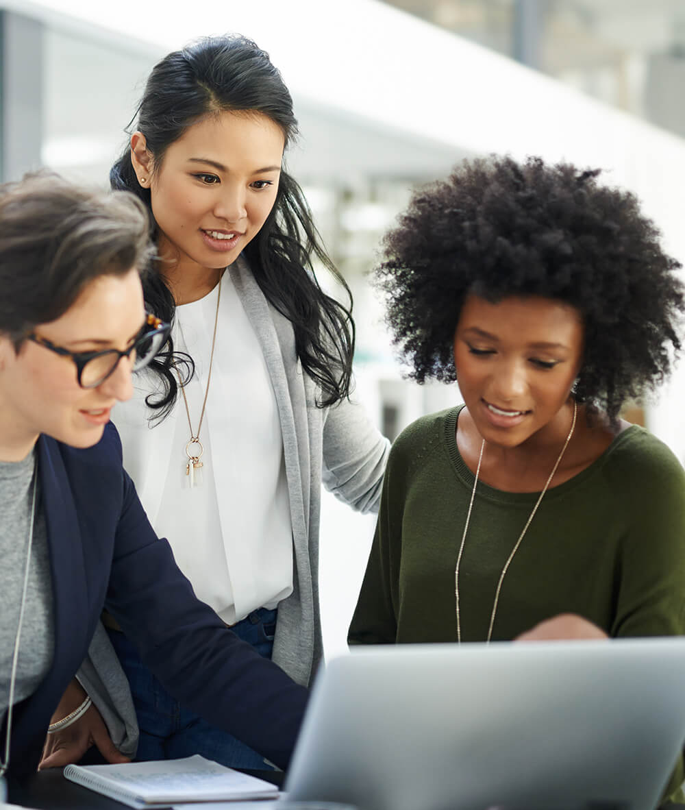 Übersetzerinnen arbeiten im Team